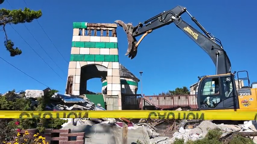 Old Pro Golf’s 28th Street castle torn down after 50 years